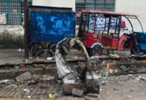लगातार बारिश से रैन बसेरे की दीवार गिरी, बड़ा हादसा टला